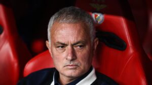 Jhon Jáder Durán se quedó sin técnico: el portugués José Mourinho fue despedido del Fenerbahçe tras la eliminación de Champions ante el Benfica de Richard Ríos